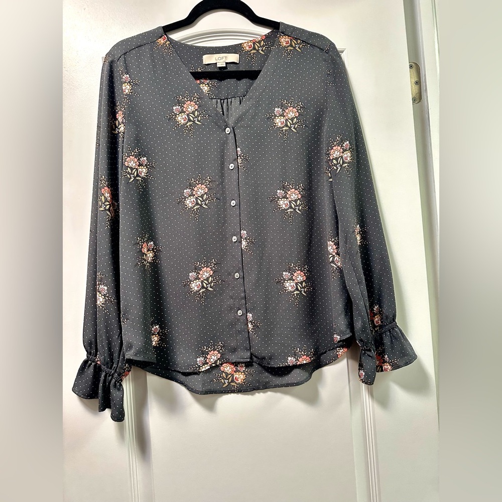 LOFT Gray Floral Women's long sleeve blouse with cute bell sleeves.